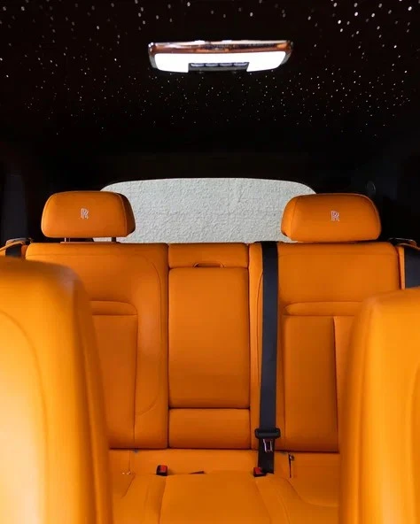 Белый Rolls Royce Cullinan Photo 14