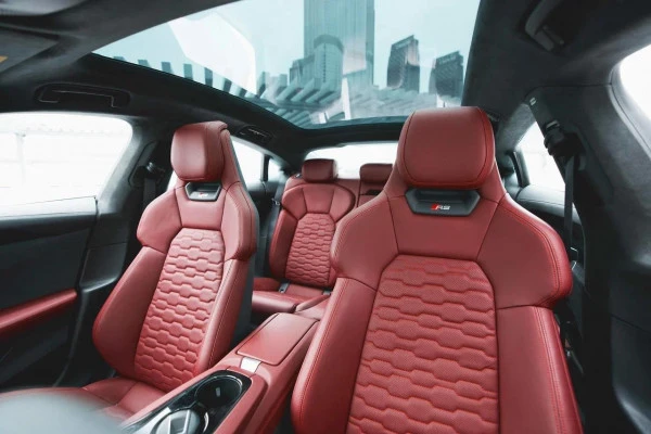 Белый RS E-tron GT Photo 4
