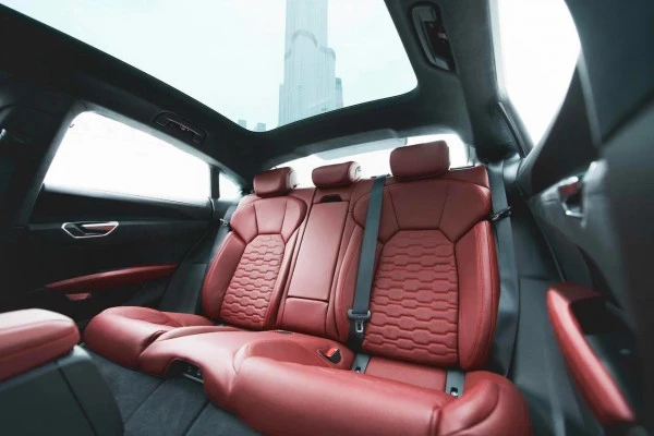 Белый RS E-tron GT Photo 5