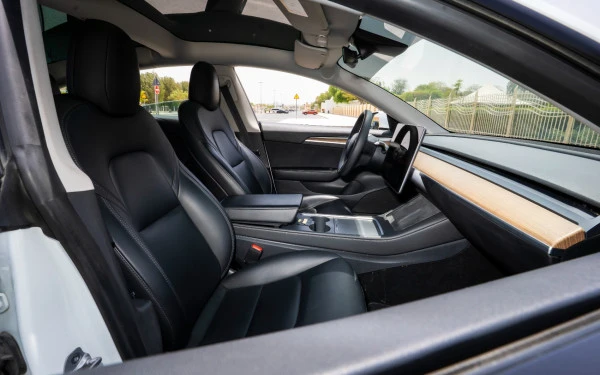 Белый Tesla Model 3 Photo 14