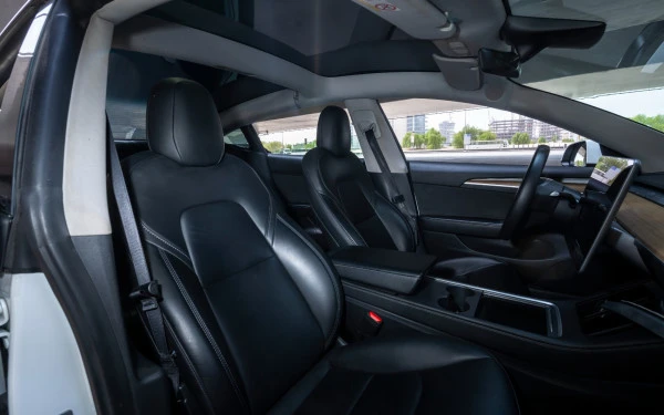White Tesla Model 3 Photo 12