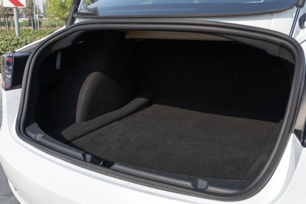 Белый Tesla Model 3 Photo 5