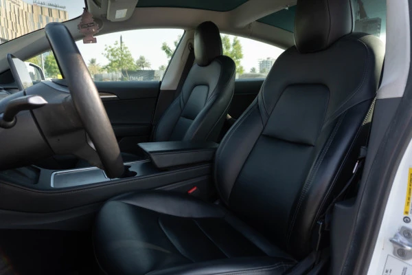 Белый Tesla Model 3 Photo 8