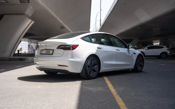 White Tesla Model 3 Photo 9