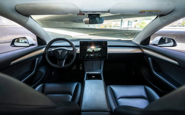 White Tesla Model 3 Photo 20