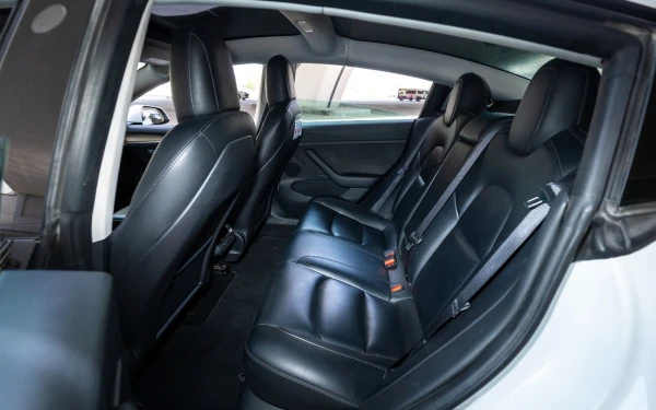 White Tesla Model Y Long Range Photo 6