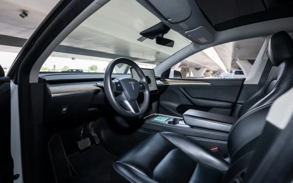 Белый Tesla Model Y Long Range Photo 9