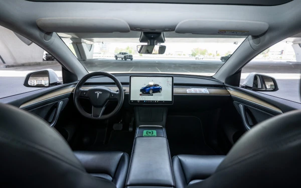 Белый Tesla Model Y Long Range Photo 15