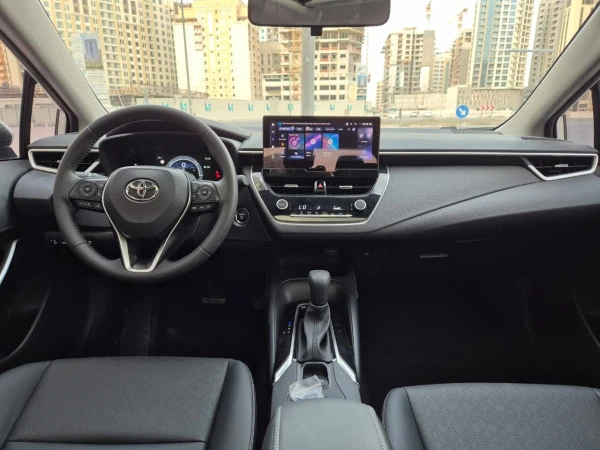White Toyota Corolla Hybrid Photo 3