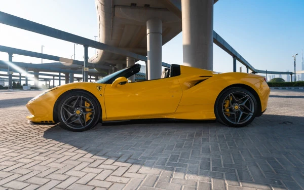 Желтый Ferrari F8 Tributo Spider Photo 2