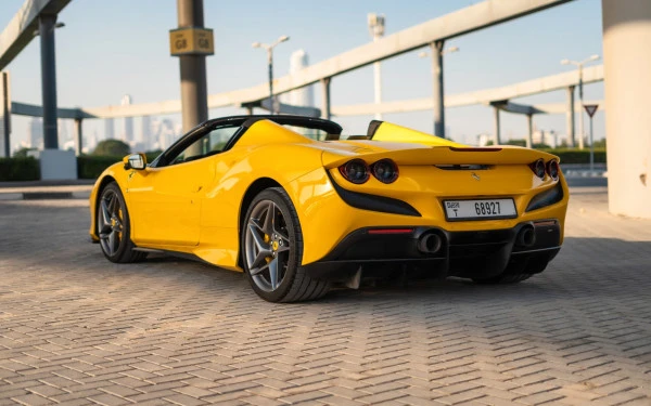 Желтый Ferrari F8 Tributo Spider Photo 3