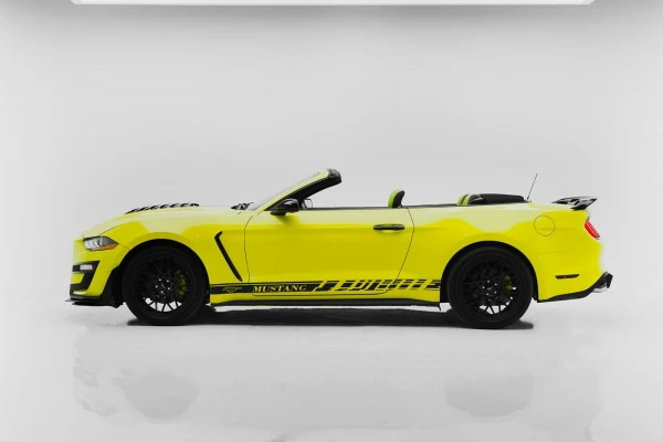 Yellow Ford Mustang Photo 2