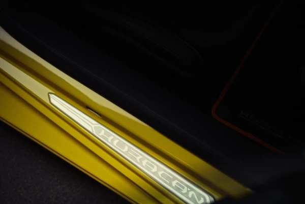 Желтый Lamborghini Evo Spyder Photo 6