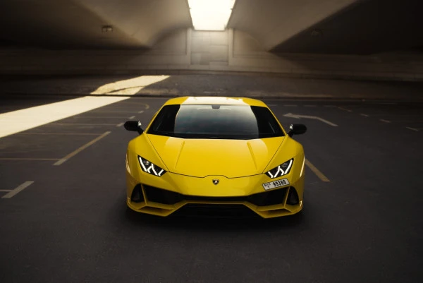 Желтый Lamborghini Evo Spyder Photo 7