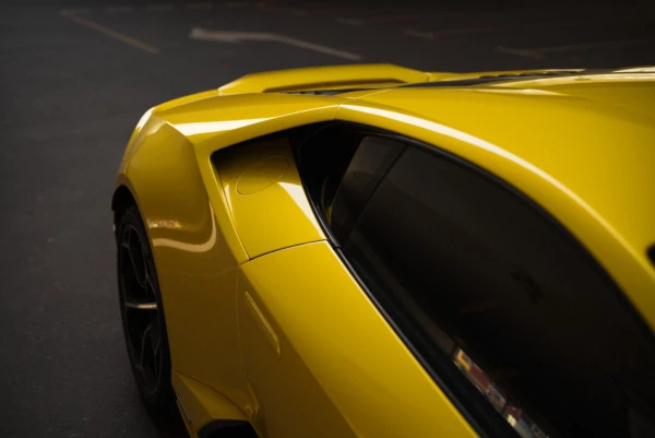 Желтый Lamborghini Evo Spyder Photo 8