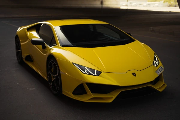 Желтый Lamborghini Evo Spyder Photo 11