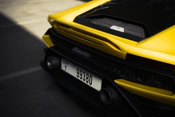 Желтый Lamborghini Evo Spyder Photo 14