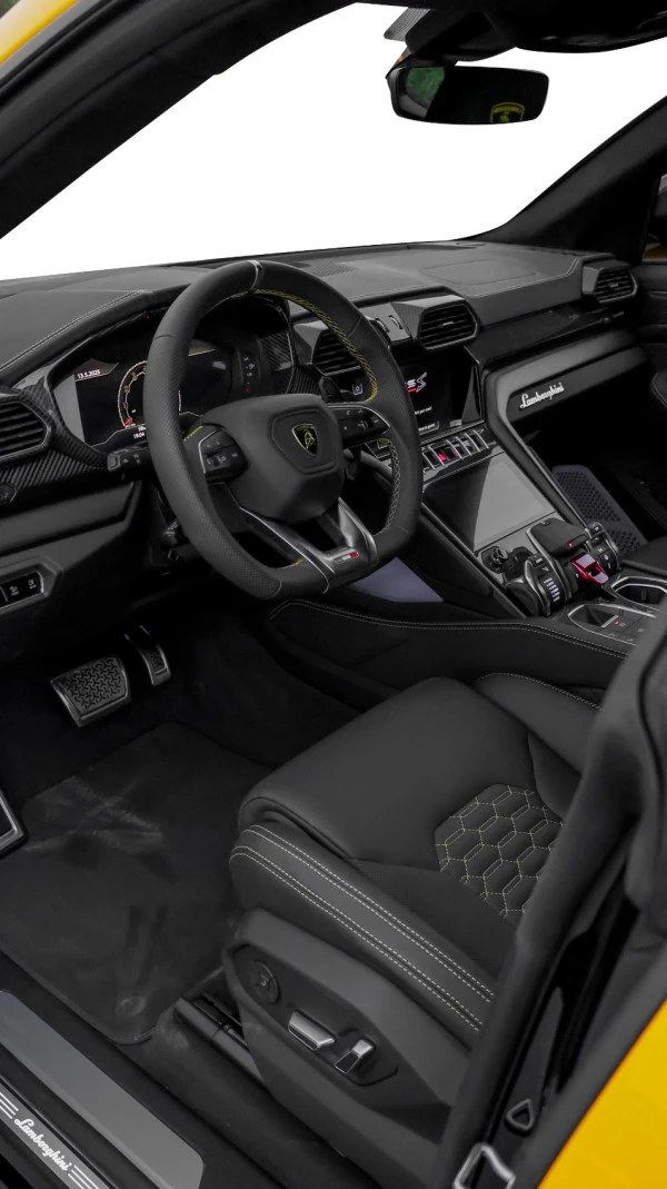 Желтый Lamborghini Urus Photo 8