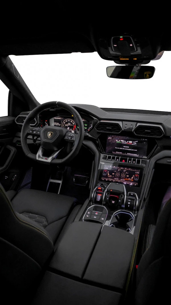 Желтый Lamborghini Urus Photo 9
