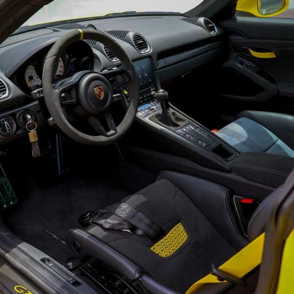Желтый Porsche GT4 Photo 6